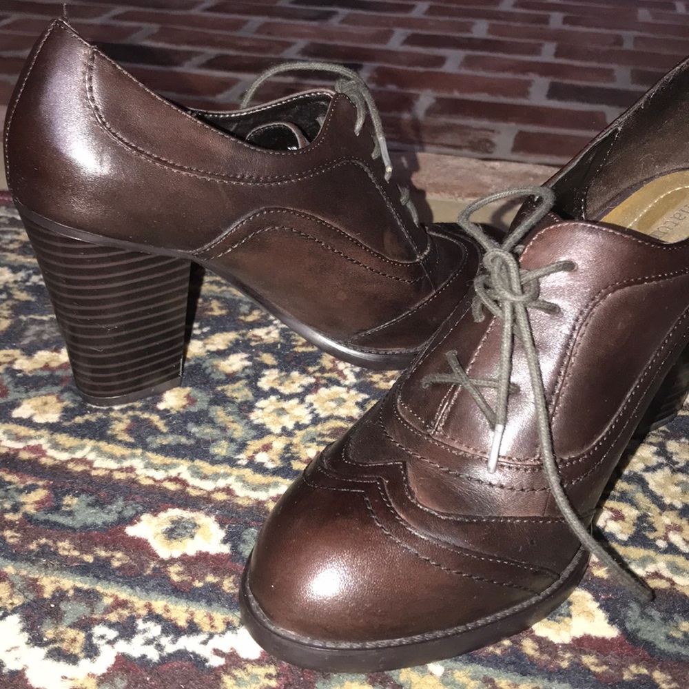 Naturalizer brown ankle boot/heel